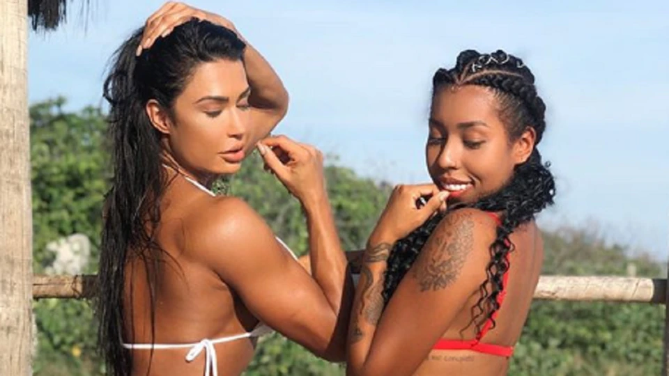 Gracyanne Barbosa e a irm Giovanna Jacobina (foto: Reproduo/Instagram)