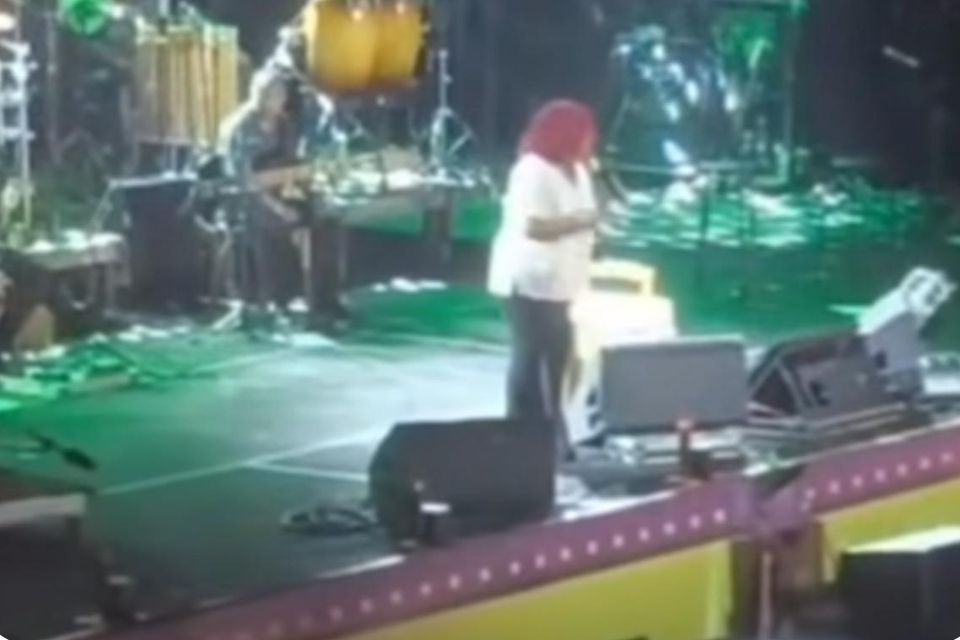 A artista deixou o palco duas vezes (Foto: Reprodução/Instagram) A artista deixou o palco duas vezes (Foto: Reprodução/Instagram)