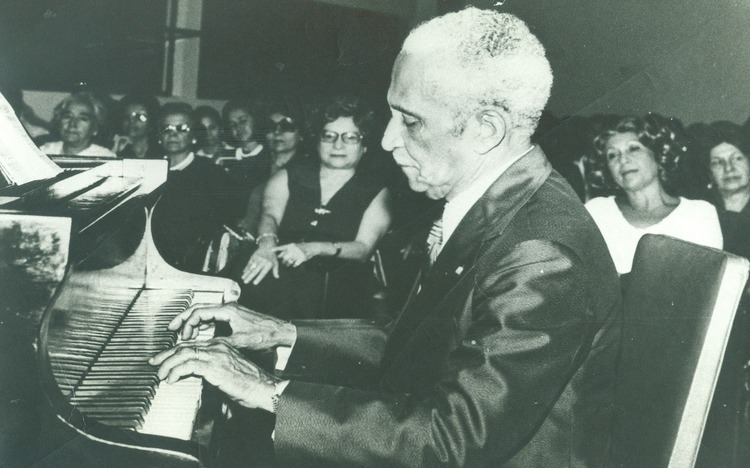 (Nelson começou sua carreira tocando piano durante os filmes mudos do Cinema Pathé, no Recife (Arquivo/DP)) (Nelson começou sua carreira tocando piano durante os filmes mudos do Cinema Pathé, no Recife (Arquivo/DP))