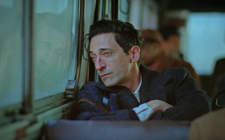 (Adrien Brody é favorito ao Oscar de Melhor Ator, tendo vencido o Globo de Ouro, o Critics's Choice e o BAFTA na mesma categoria (Universal/Divulgação)) (Adrien Brody é favorito ao Oscar de Melhor Ator, tendo vencido o Globo de Ouro, o Critics's Choice e o BAFTA na mesma categoria (Universal/Divulgação))