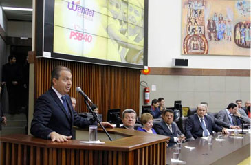 Campos afirmou que vai mostrar os pontos que os distinguem tanto ao tucano quanto  presidente Dilma (Sidney Lopes/EM/D.A Press)