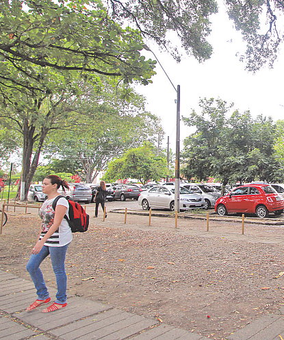 Universitria foi abordada no estacionamento do CCSA (ANNACLARICE ALMEIDA/DP/D.A PRESS)