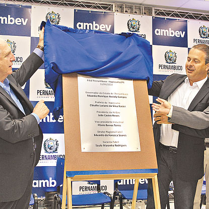 Governador Eduardo Campos participou de inagurao (JLIO JACOBINA/DP/D.A PRESS)