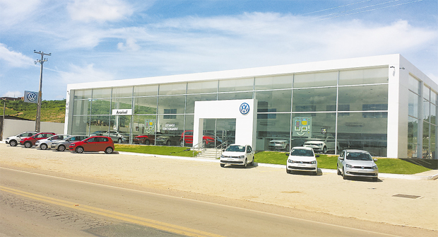 Concessionria tem 2,6 mil m2 com showroom de novos e semi-novos, setor de peas oficina com funilaria (LOQUIPE/DIVULGAO)
