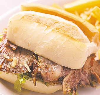Sanduche de Pernil  uma das apostas do lugar (SOL PULQUERIO/DIVULGAO)