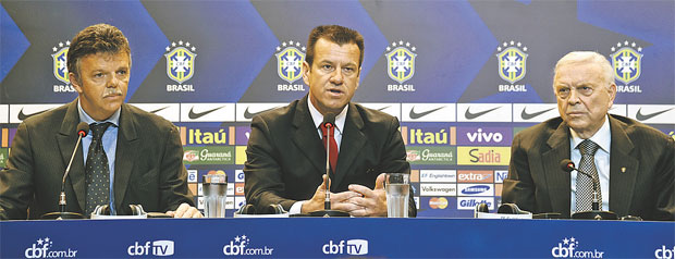 Novo treinador da Seleo Brasileira chega com a misso principal de preparar a equipe para o Mundial de 2018, na Rssia (VANDERLEI ALMEIDA/AFP)