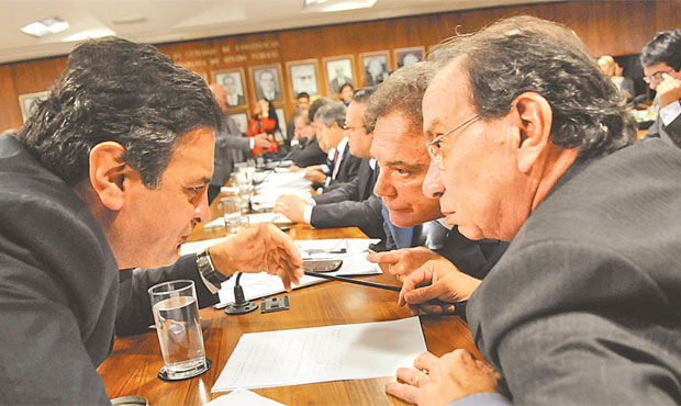 Acio Neves, Aloysio Nunes e lvaro Dias estaro  frente da oposio nas discusses sobre o tema no Senado (MONIQUE RENNE/CB/D.A PRESS)