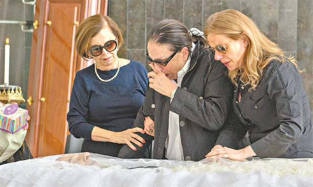 Familiares e amigos foram ao velrio do ex-ministro da Justia, que morreu ontem (RENATO MENDES/BRAZIL PHOTO PRESS/ESTADO)