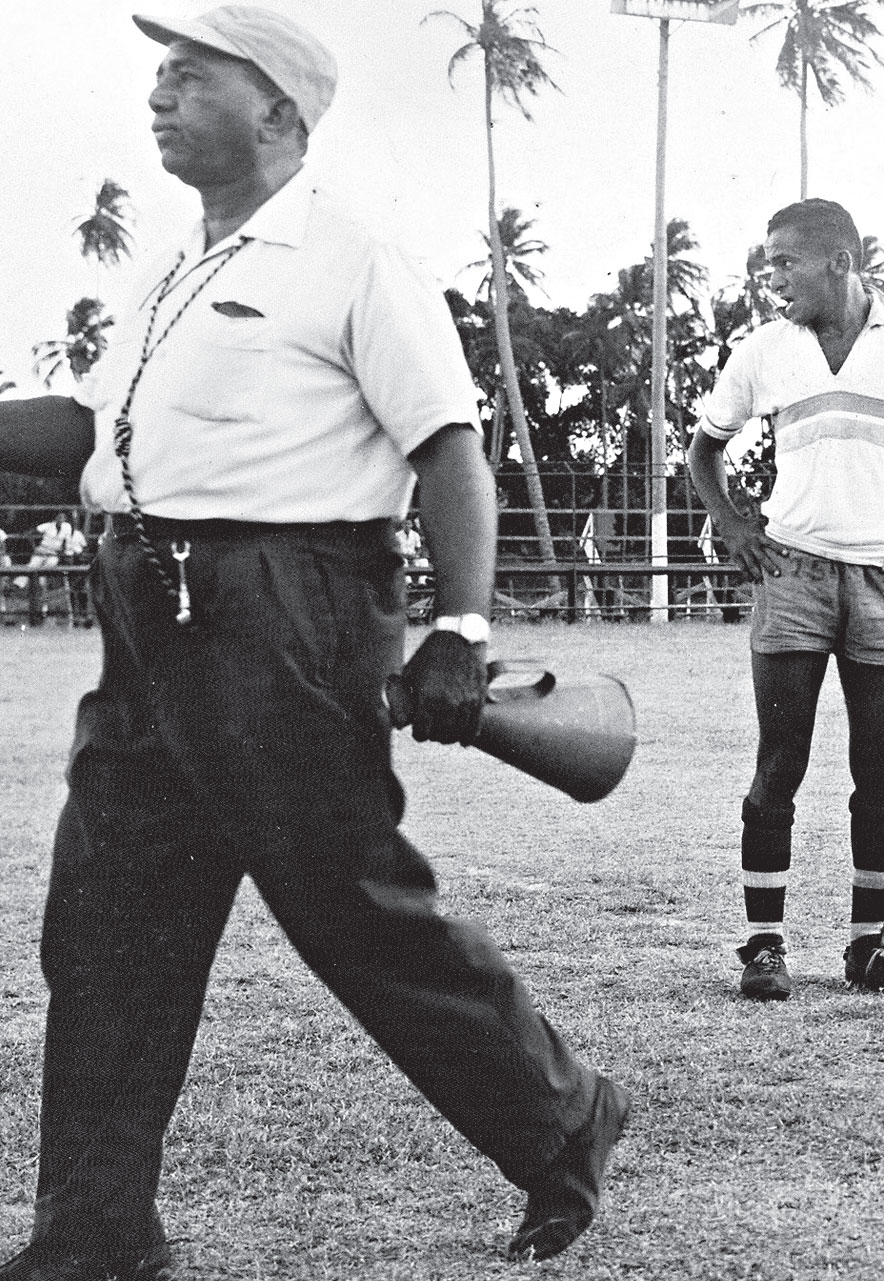 Tcnico Gentil Cardoso comanda treino no Arruda (ARQUIVO/DP/D.A PRESS)