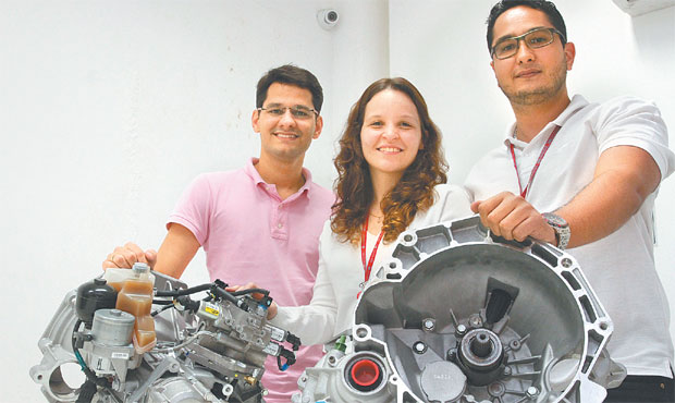Pedro, Catarina e Bruno querem conquistar uma vaga no centro de pesquisa da Fiat Chrysler Automobilies (RICARDO FERNANDES/DP/D.A PRESS)
