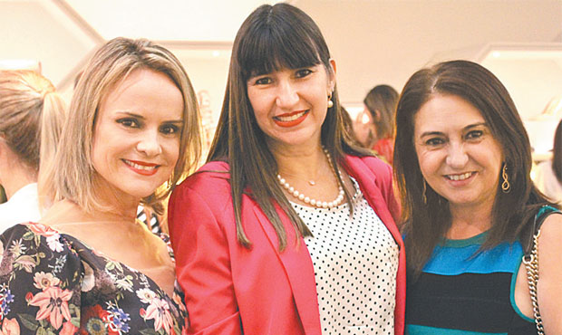 Martha Barbosa, Patricia de Paula e Ana Flávia Pedulla em tarde de moda que reuniu o mulherio da cidade (TAÍS MACHADO/DP/D.A PRESS) Martha Barbosa, Patricia de Paula e Ana Flávia Pedulla em tarde de moda que reuniu o mulherio da cidade (TAÍS MACHADO/DP/D.A PRESS)