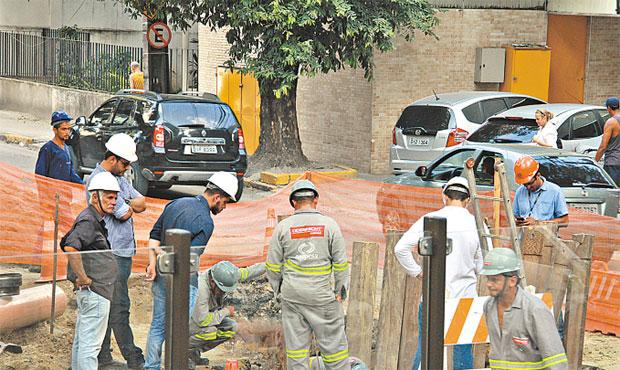 Obras interferem na circulao de quatro vias do bairro, um dos mais movimentados da Zona Norte do Recife (BRENDA ALCANTARA/ESP DP/D.A PRESS)