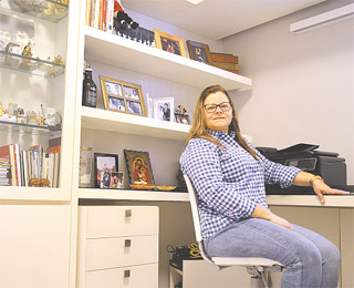 Flora Rosa adaptou um de seus quartos em um home office com sof-cama  (Malu Cavalcanti/Esp. DP)