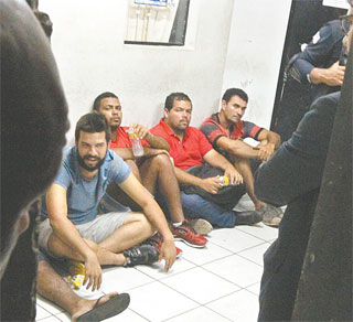 Pelo menos dez integrantes do MTST foram detidos (RICARDO FERNANDES/DP)