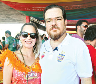 Juliana Martins e Andr Cavalcanti no desfile do Galo (Nando Chiappetta/DP)